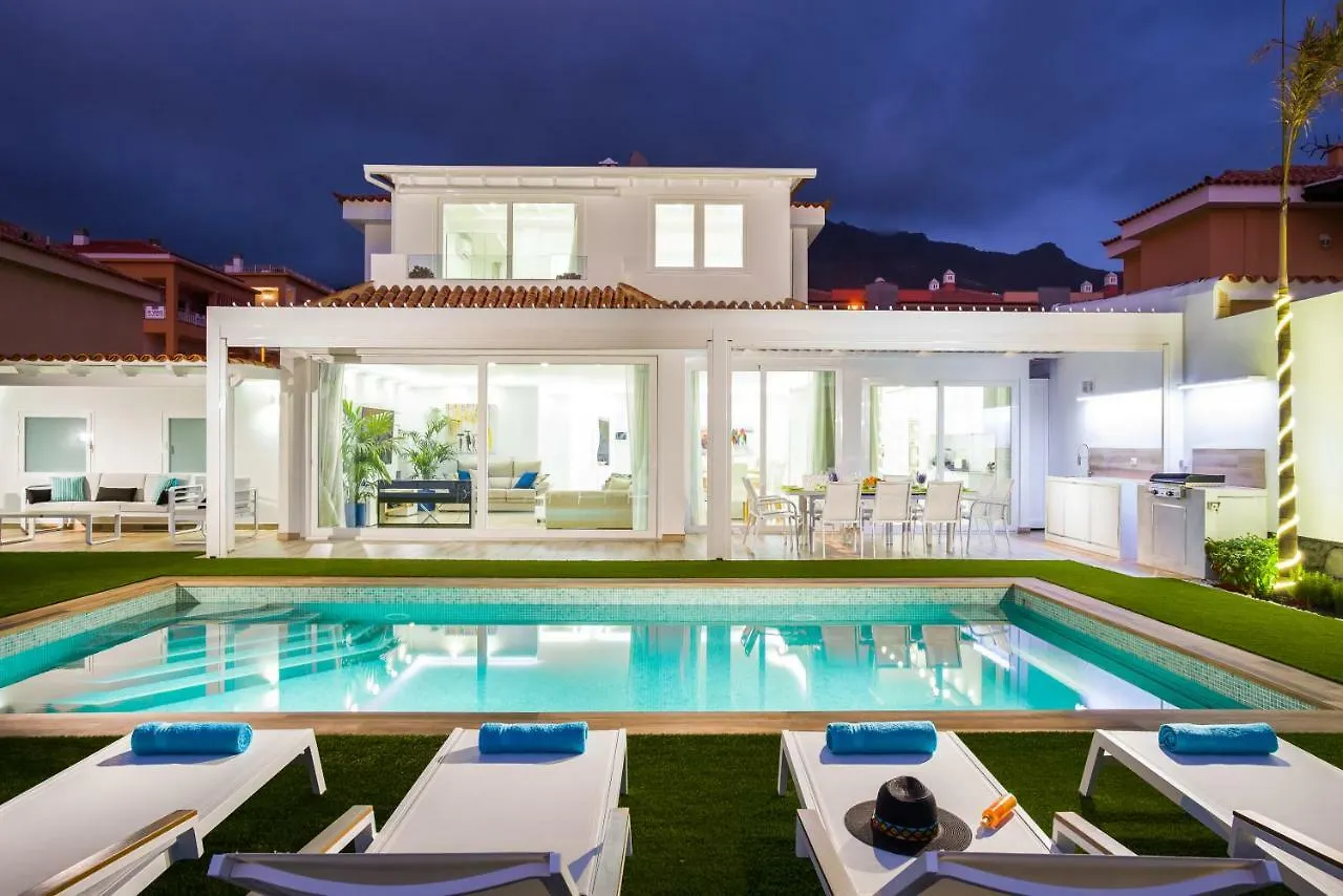 Villa Valentina Ocean View Heated Pool 아데제