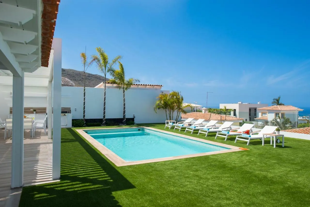 Villa Valentina Ocean View Heated Pool 아데제